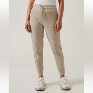 ATHLETA Trekkie North Jogger Ecru Mid Rise Pants NWT size 2